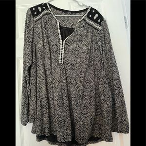 Lucky brand 3/4 sleeve embroidered top, black& white
